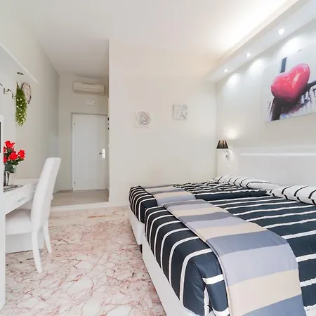 Suites Ottaviano בית הארחה