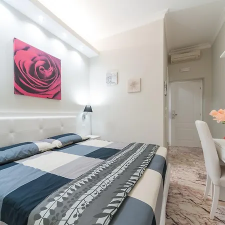 Suites Ottaviano בית הארחה *