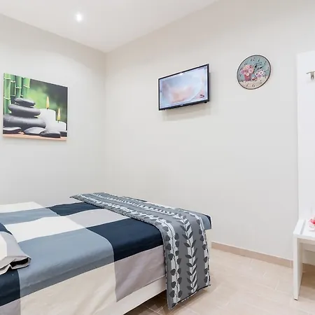 בית הארחה Suites Ottaviano רומא