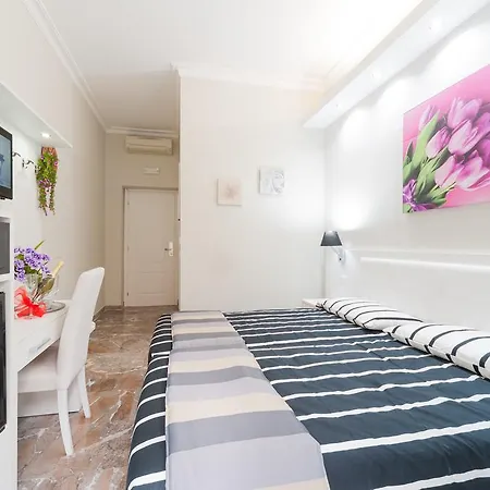 Suites Ottaviano בית הארחה